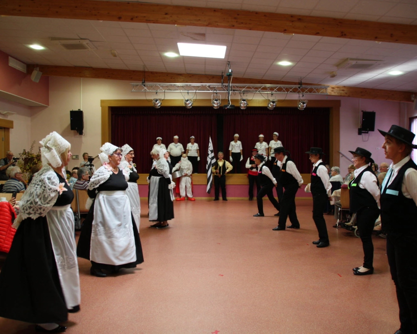 5 - Salle polyvalente des fêtes, de sport, salle de réunion - Mairie Etzling